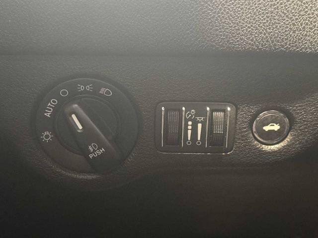 Used 2017 Dodge Charger R/T w/ Driver Convenience Group RWD image 17