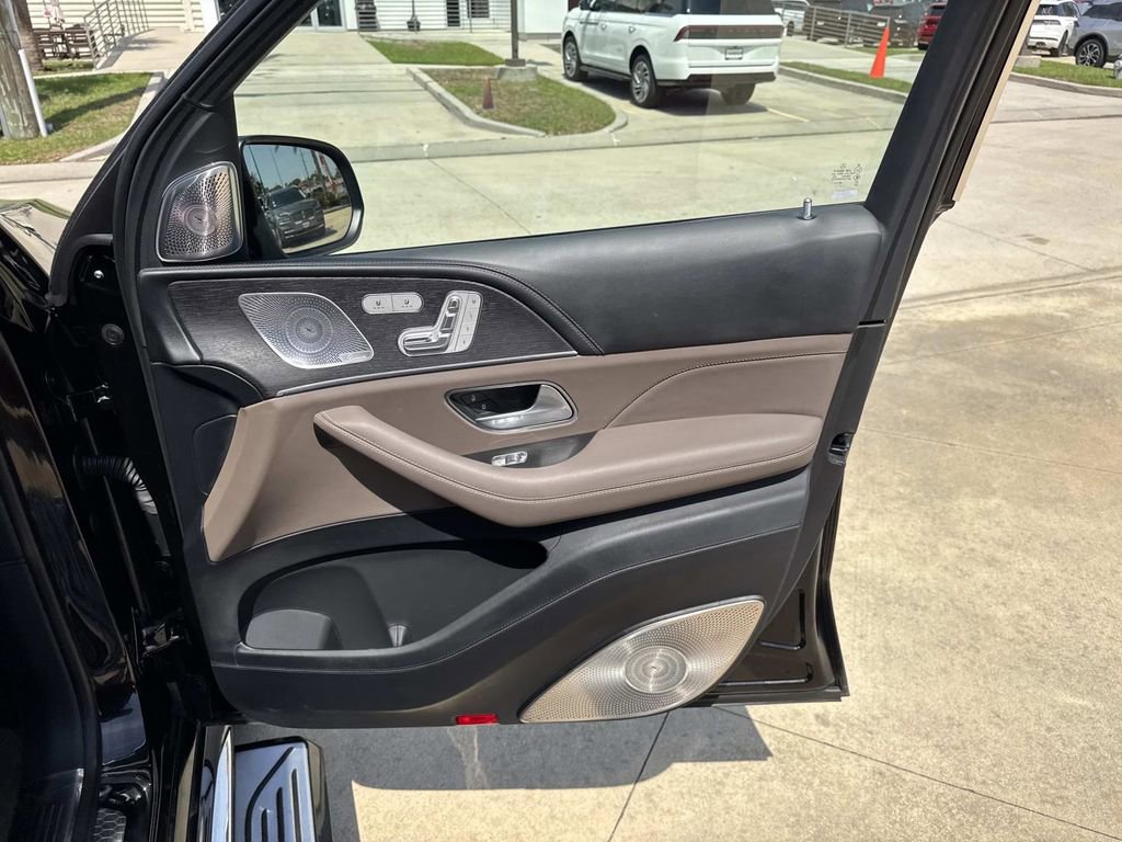 Used 2025 Mercedes-Benz Maybach GLS 600 4MATIC image 14