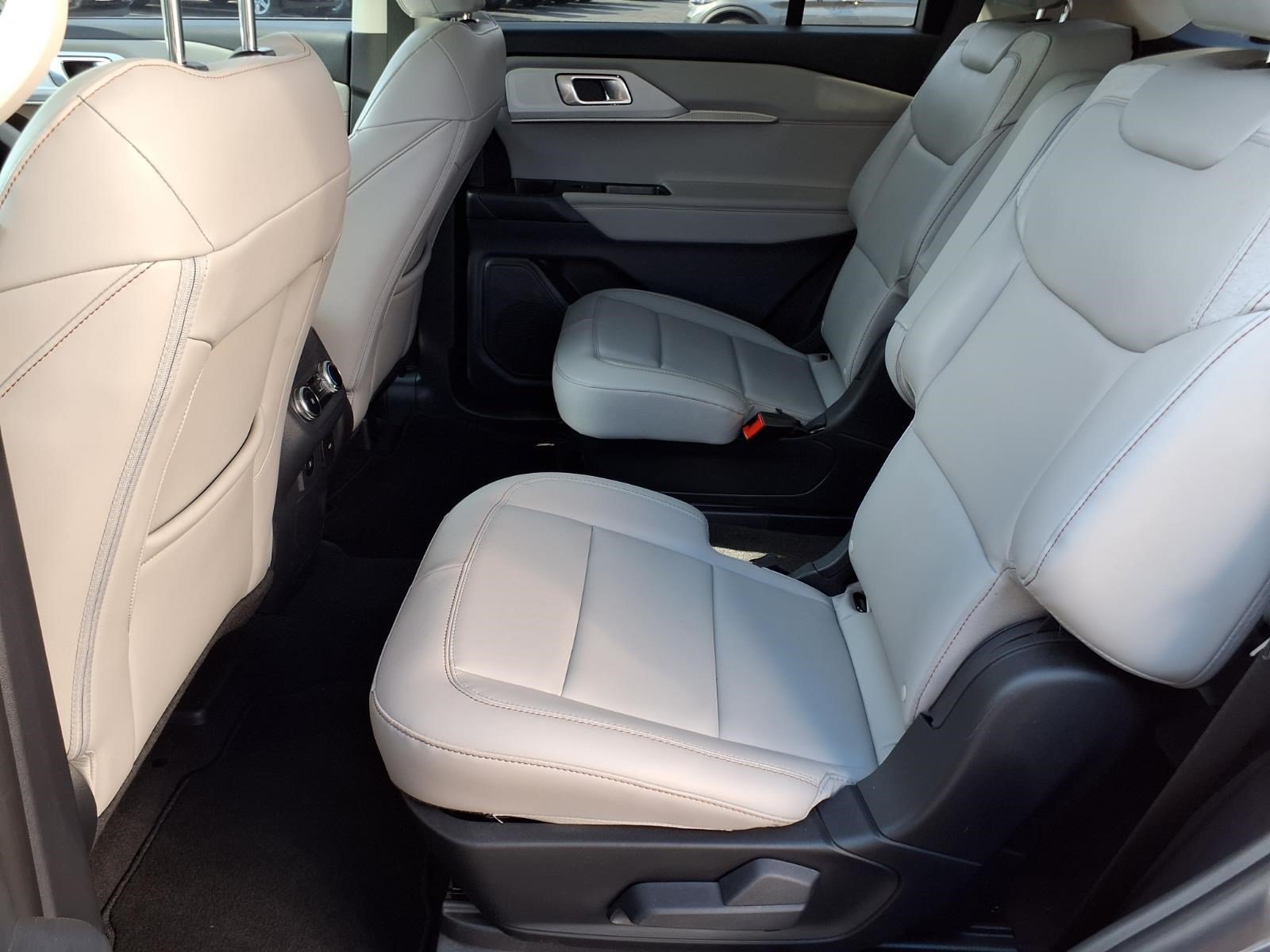 Certified 2026 Ford Explorer Active w/ Active Comfort Package RWD image 11