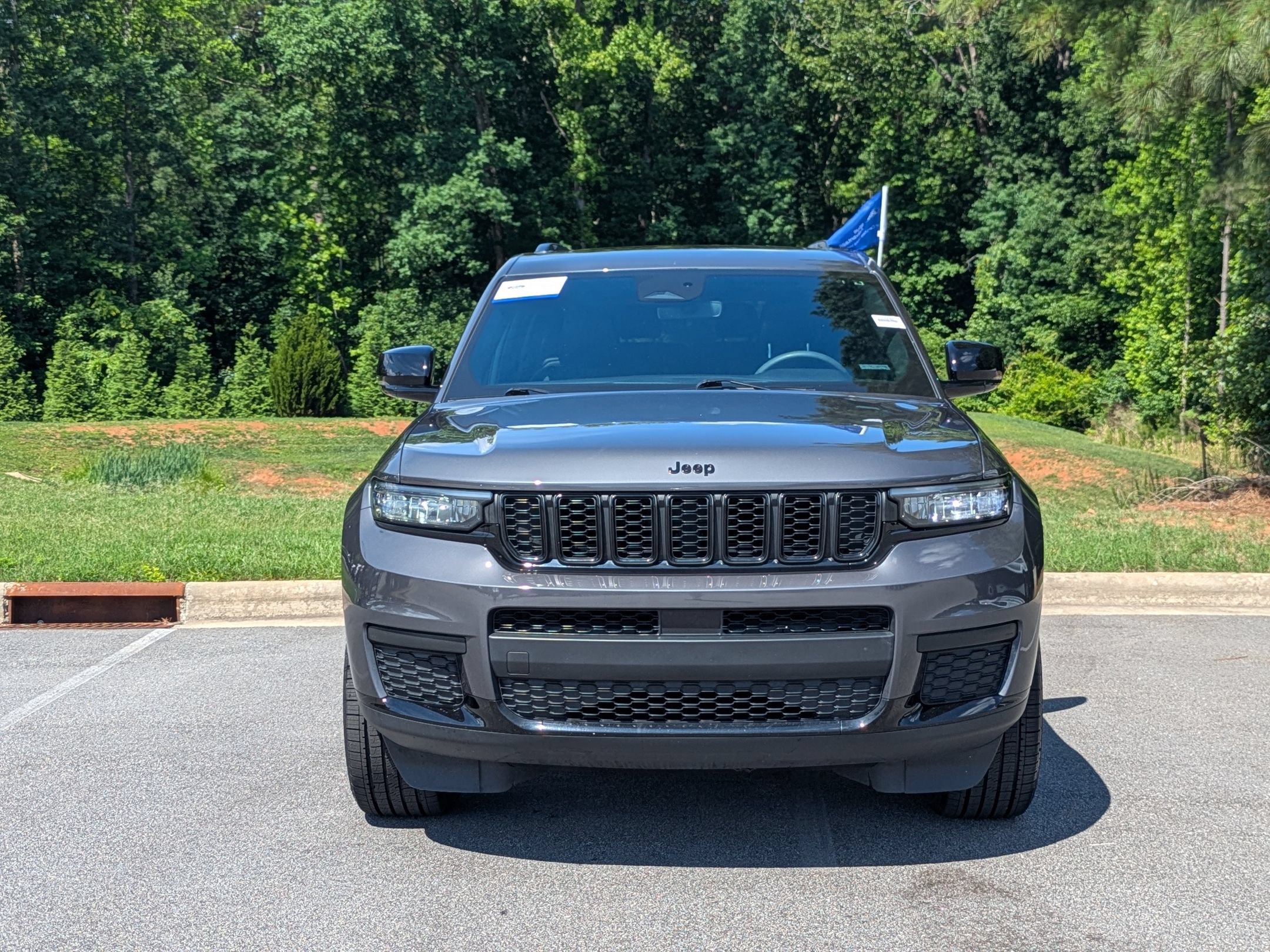 Used 2023 Jeep Grand Cherokee L Laredo AWD/4WD image 7