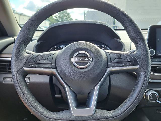 Used 2024 Nissan Altima 2.5 SV FWD image 11