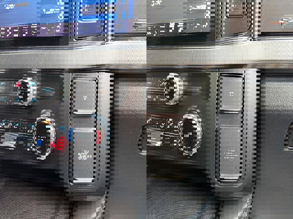 Certified 2025 Ford F350 Platinum image 37