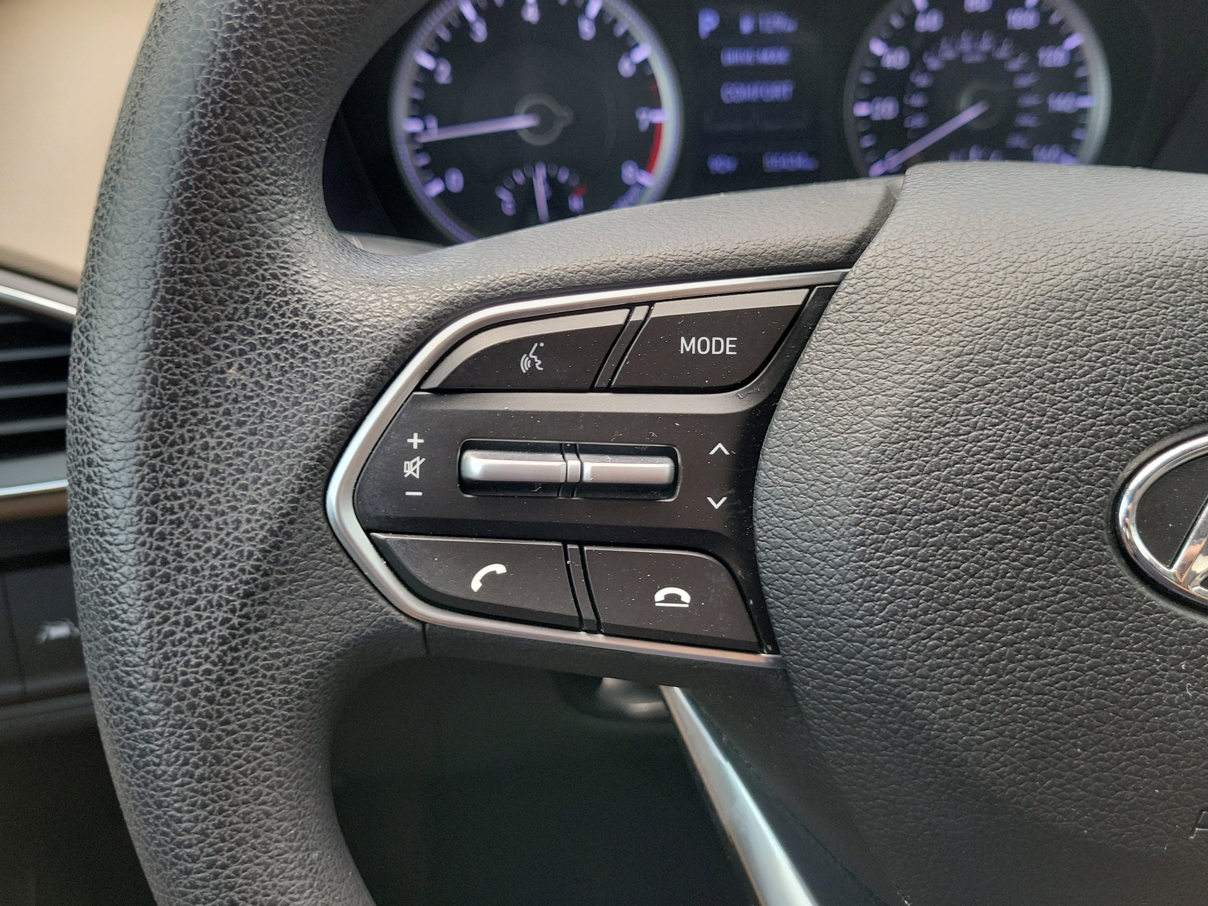 Used 2020 Hyundai Santa Fe SE FWD image 25