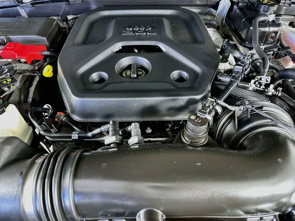 Used 2025 Jeep Wrangler Sport AWD/4WD image 9