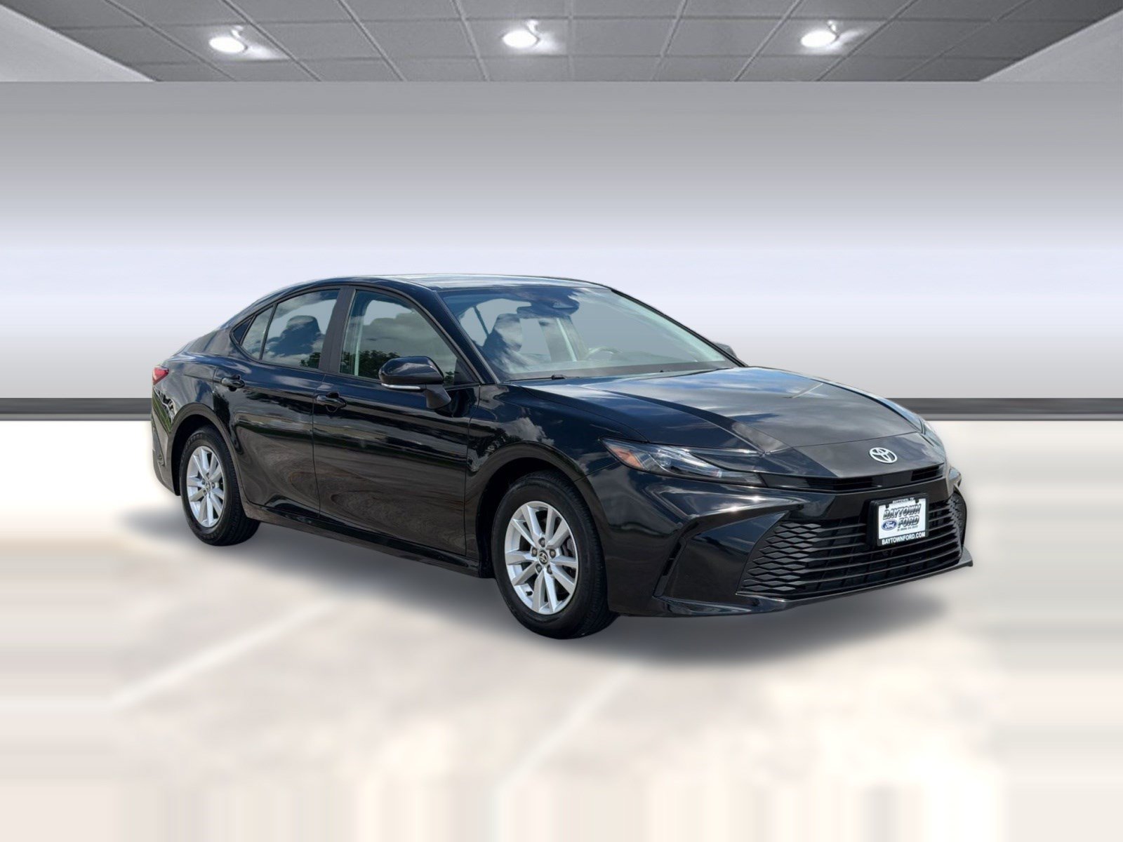 Used 2025 Toyota Camry LE w/ Convenience Package FWD image 7
