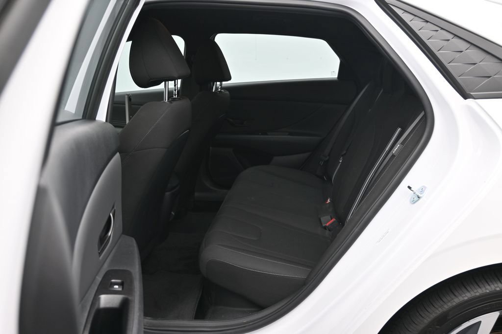 Used 2025 Hyundai Elantra SEL FWD image 15