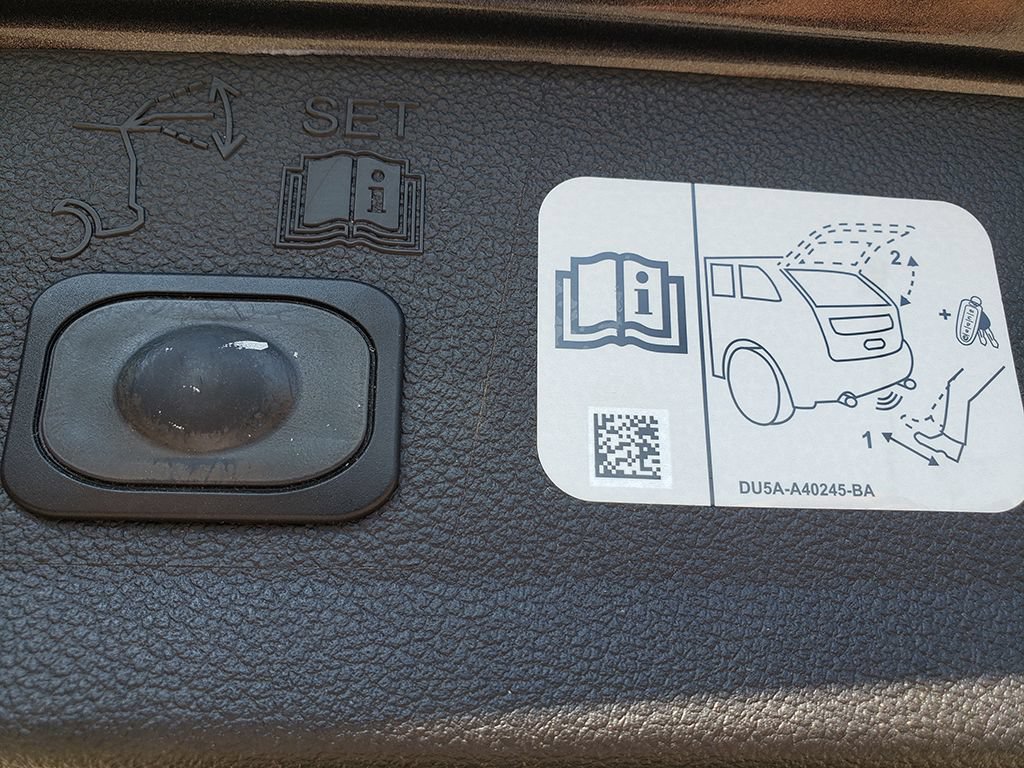 Certified 2017 Ford Escape Titanium FWD image 10