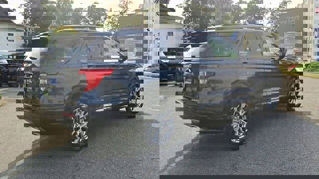 Certified 2022 Ford Explorer XLT w/ Equipment Group 202A image 8