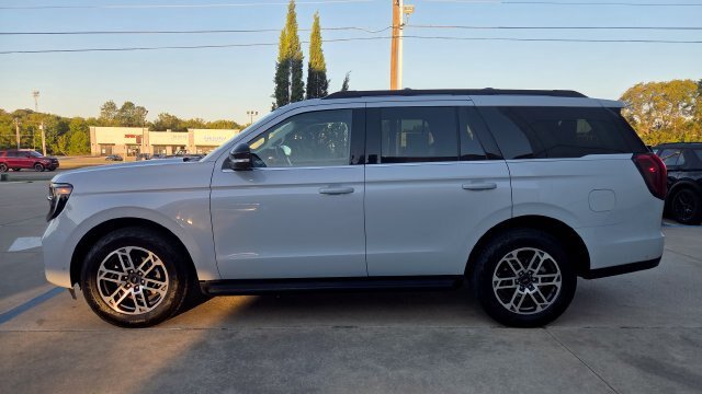 Certified 2025 Ford Expedition Active AWD/4WD image 17