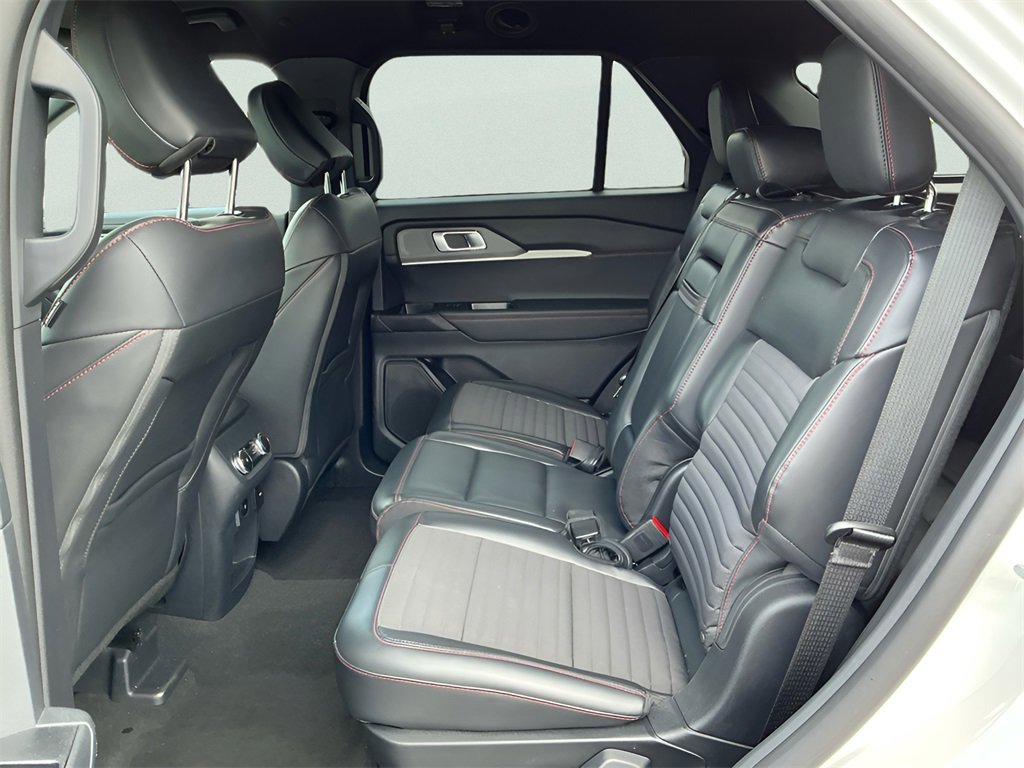 Certified 2025 Ford Explorer ST-Line w/ ST-Line Street Pack image 30