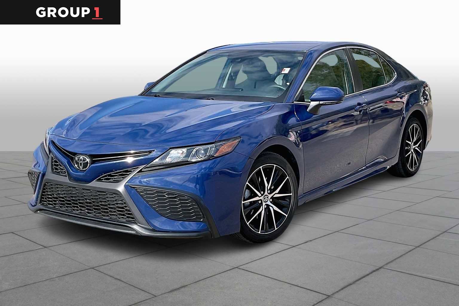 Used 2024 Toyota Camry SE image 1