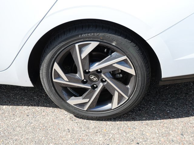 Used 2025 Hyundai Elantra SEL FWD image 8