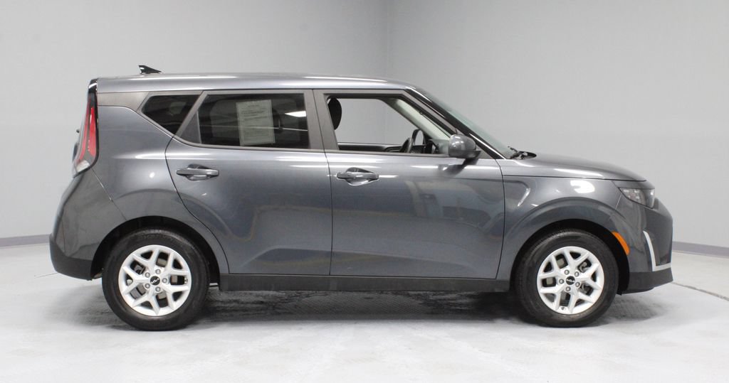 Used 2023 Kia Soul S FWD image 11