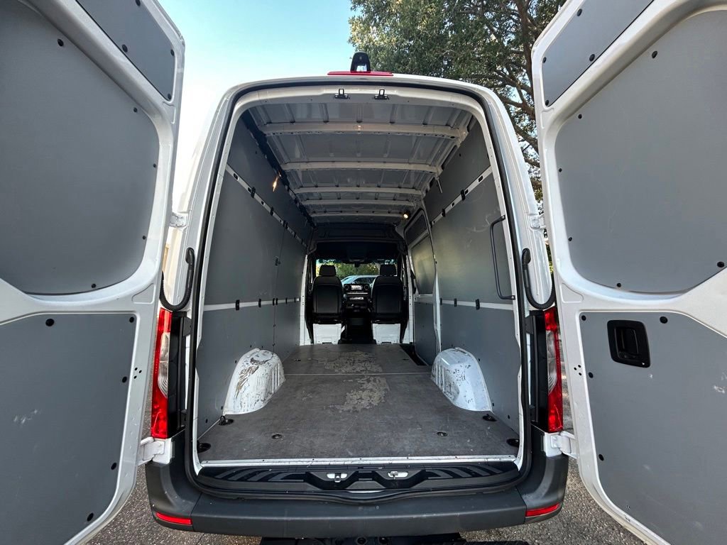 Used 2025 Mercedes-Benz Sprinter 2500 image 30