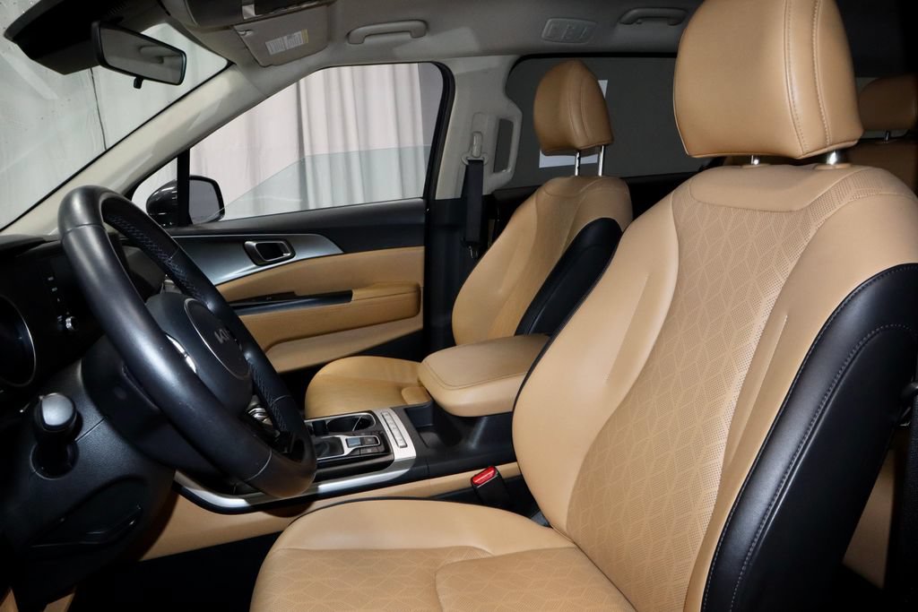 Used 2024 Kia Carnival LX FWD image 26
