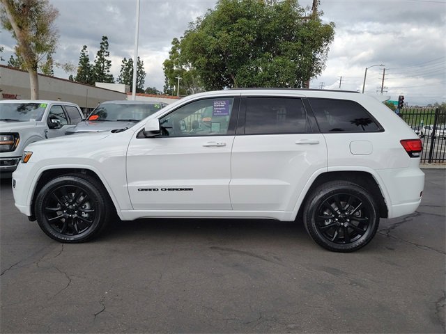 Used 2021 Jeep Grand Cherokee Laredo X image 2