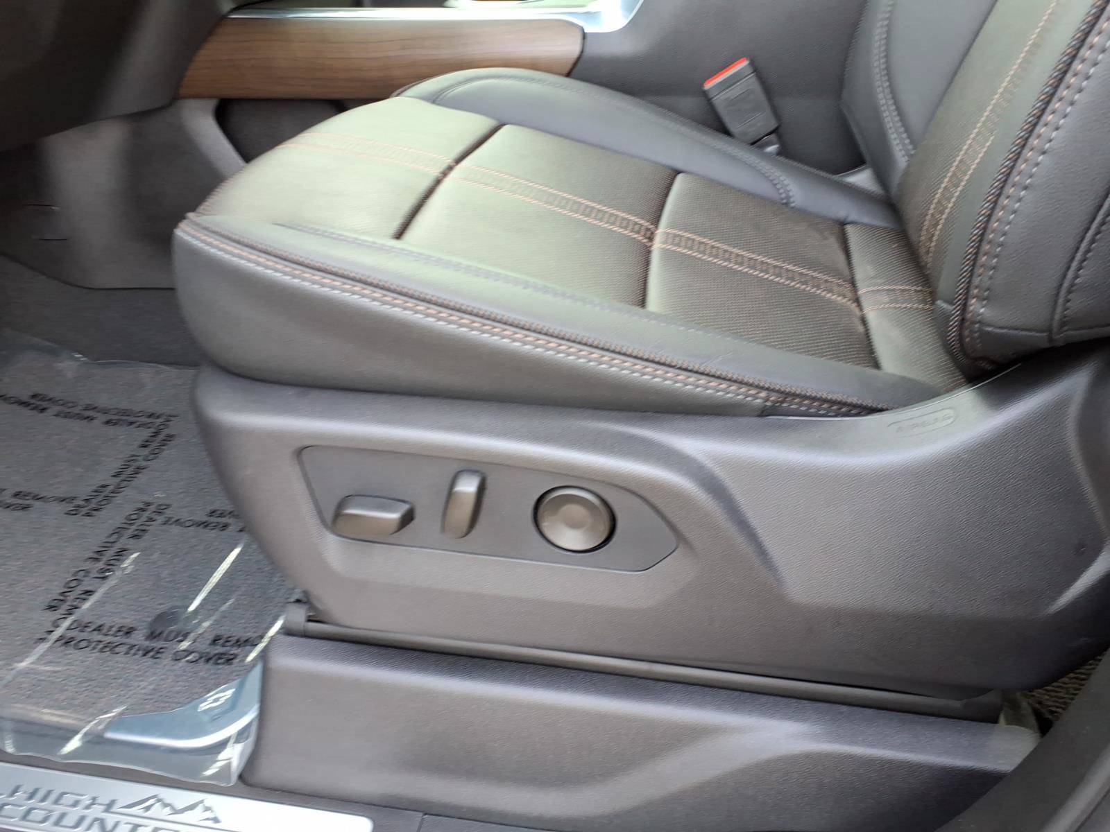 Used 2026 Chevrolet Silverado 2500 High Country w/ High Country Premium Package AWD/4WD image 10