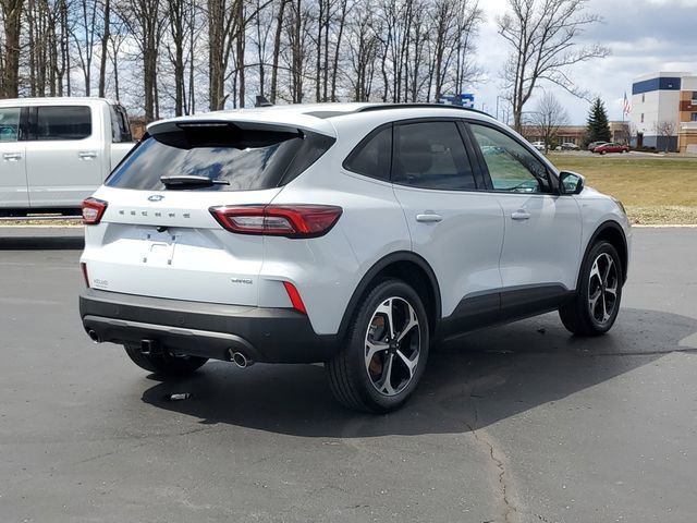 Certified 2025 Ford Escape ST-Line Select w/ Tech Pack #2 AWD/4WD image 2