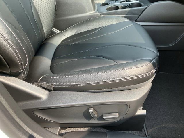 Certified 2025 Ford Escape SE w/ PHEV Premium Package FWD image 20