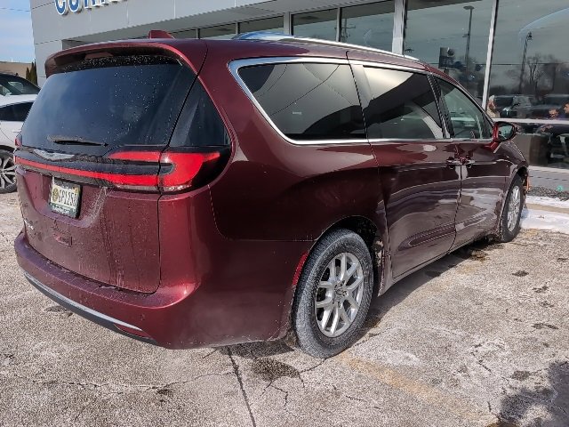 Used 2021 Chrysler Pacifica Touring-L image 3