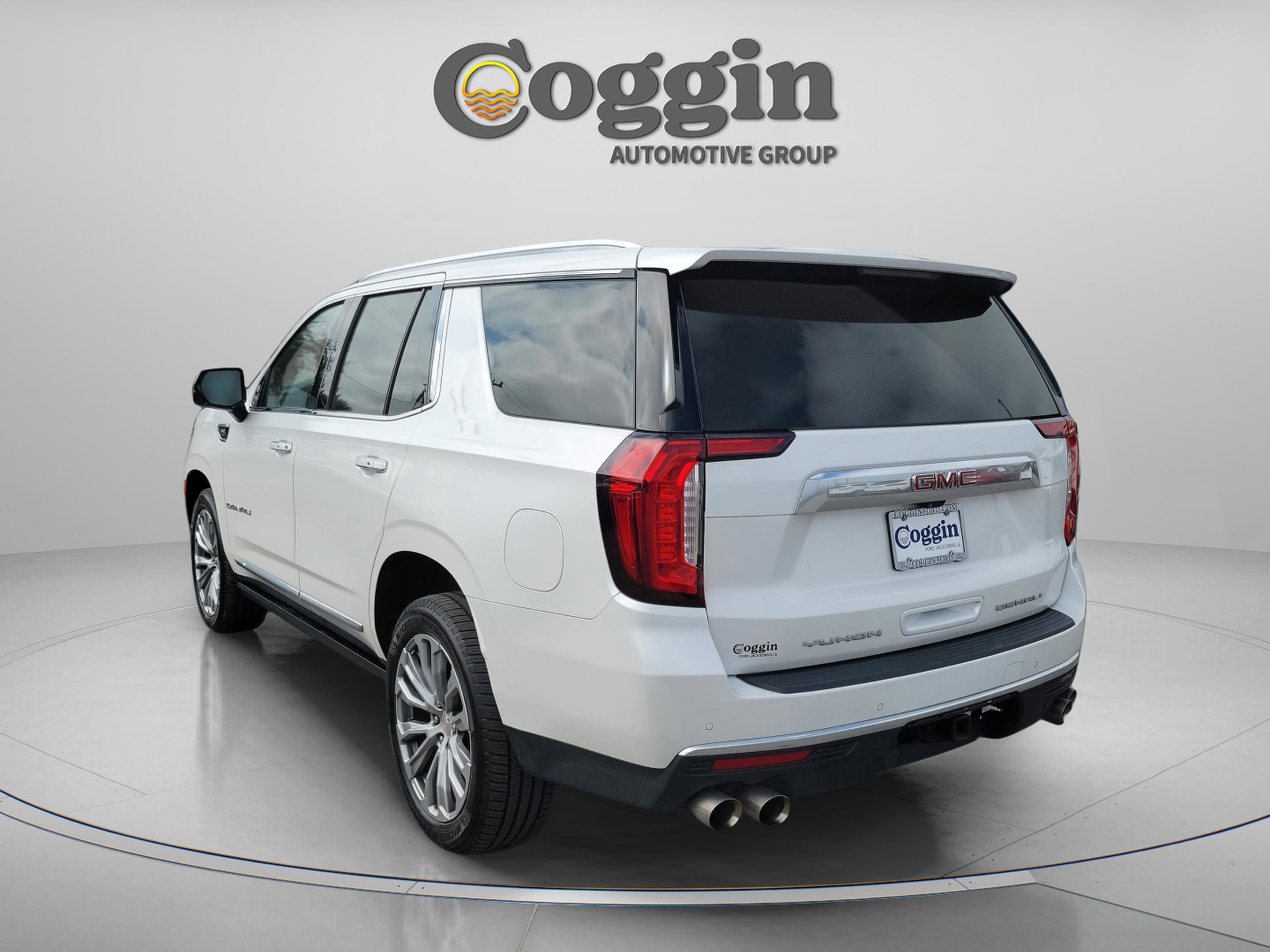 Used 2021 GMC Yukon Denali w/ Denali Premium Package image 2