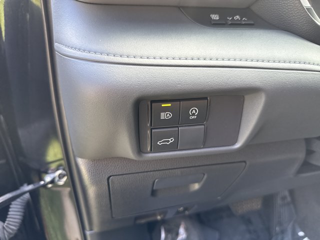 Used 2023 Toyota Highlander XLE AWD/4WD image 13