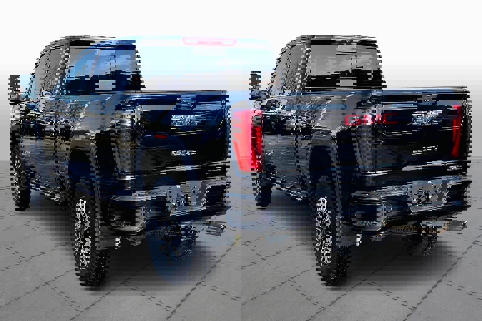 Used 2025 GMC Sierra 2500 Denali w/ Denali Reserve Package image 2