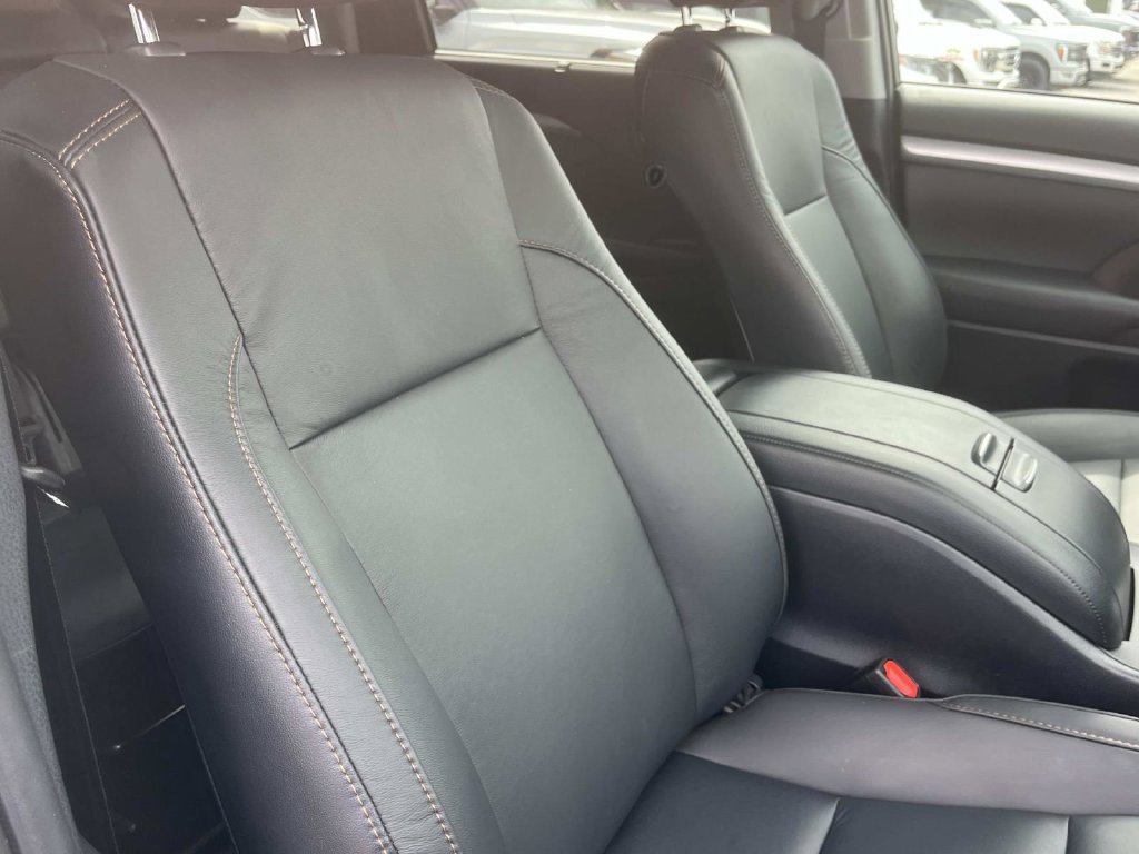 Used 2019 Toyota Highlander XLE FWD image 31
