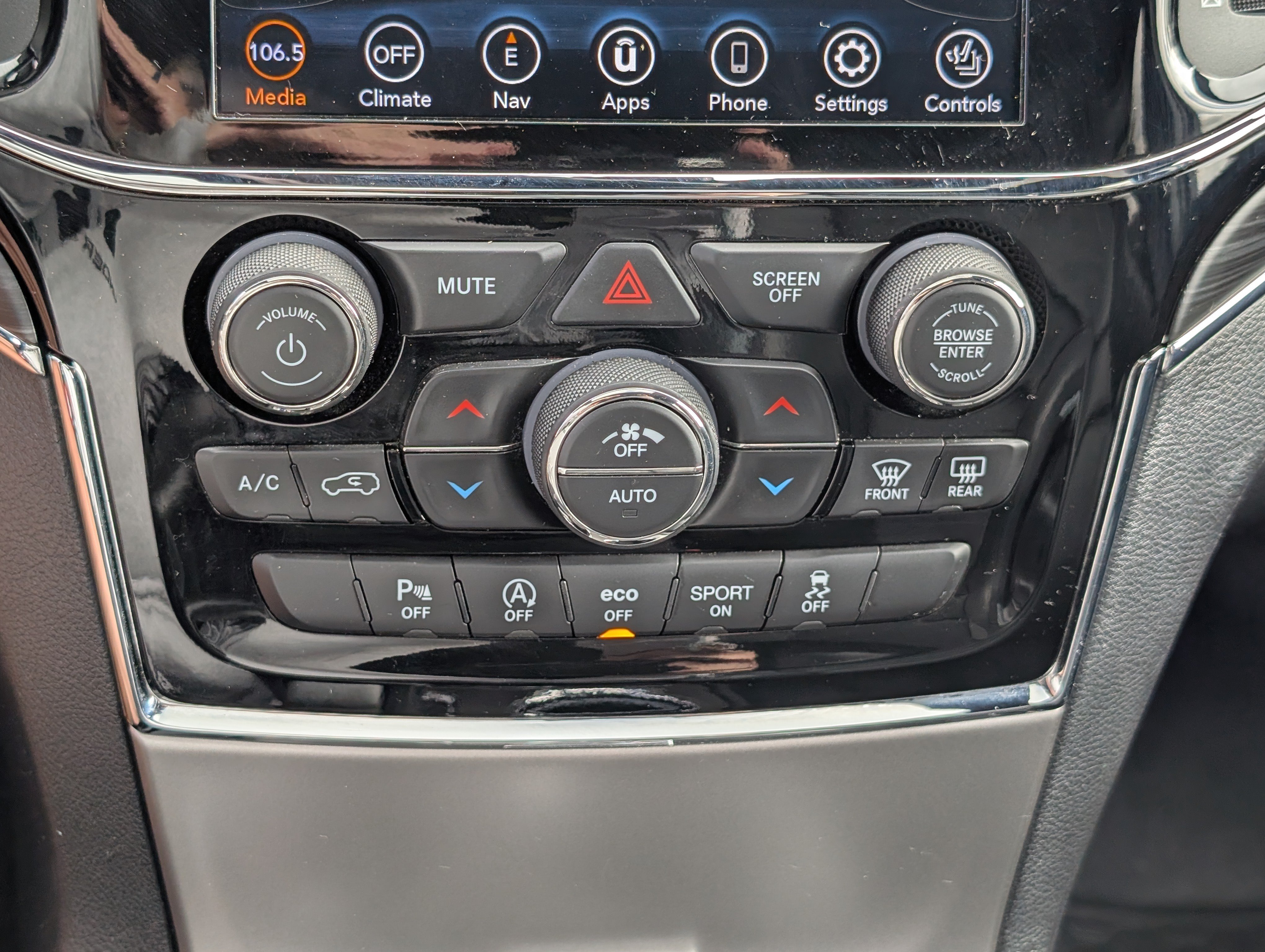 Used 2020 Jeep Grand Cherokee Limited AWD/4WD image 29