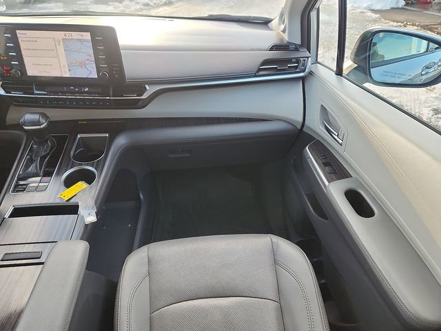 Used 2021 Toyota Sienna Limited image 10