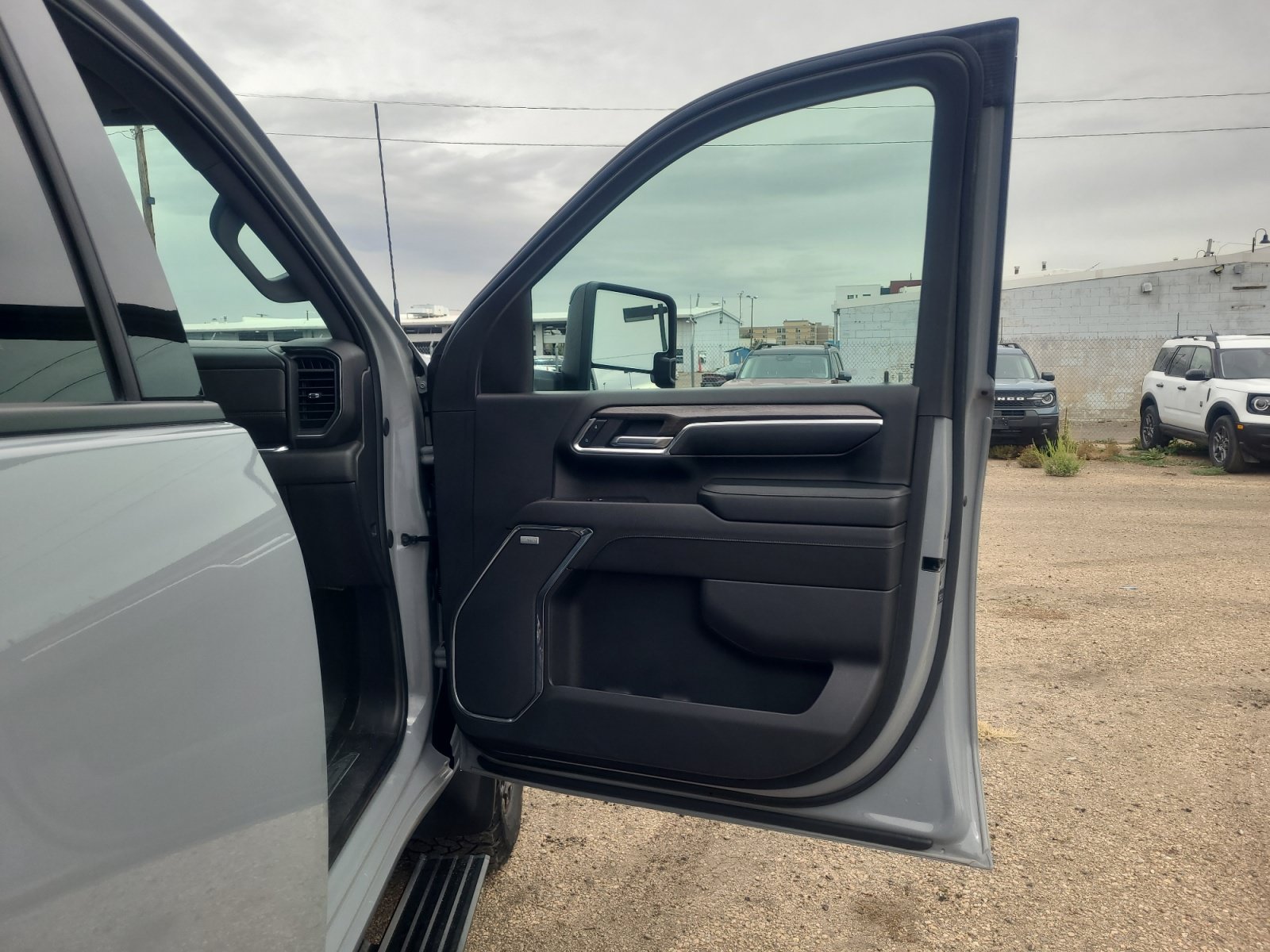 Used 2024 Chevrolet Silverado 2500 LTZ w/ LTZ Plus Package AWD/4WD image 16