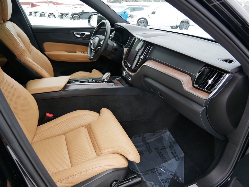 Used 2022 Volvo XC60 T8 Inscription w/ Advanced Package image 8