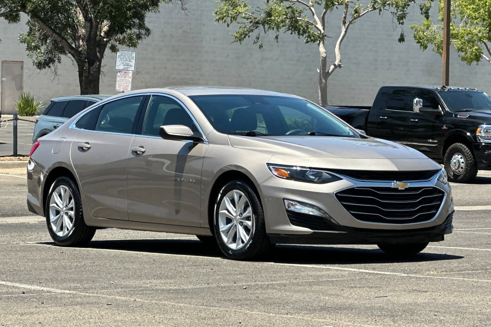 Used 2025 Chevrolet Malibu LT FWD image 9