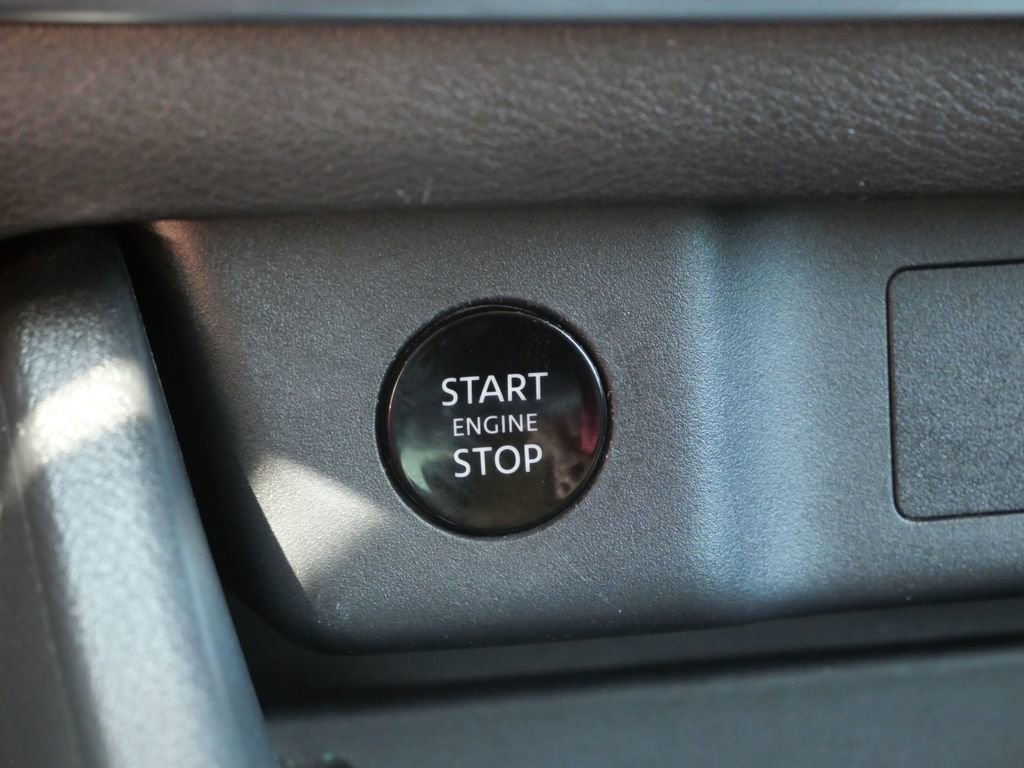 Used 2024 Nissan Rogue SV AWD/4WD image 29
