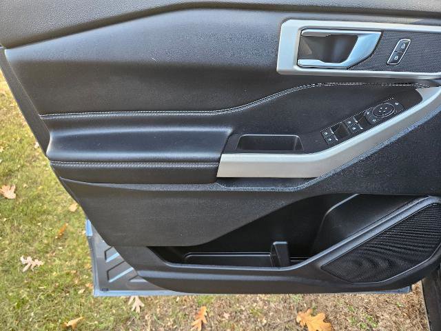 Certified 2022 Ford Explorer XLT w/ Equipment Group 202A image 15