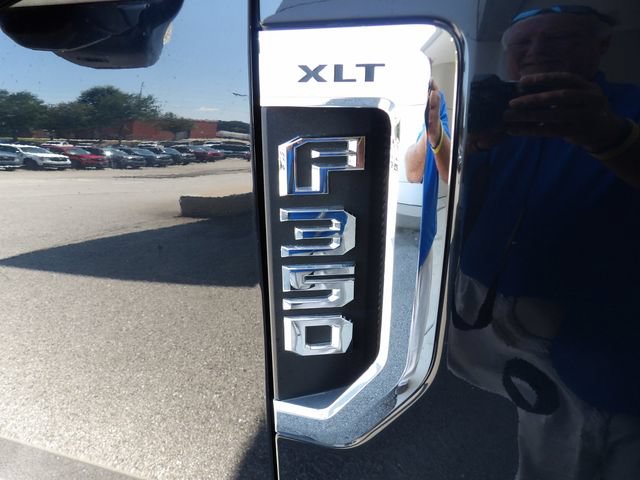 Certified 2022 Ford F350 XLT w/ XLT Premium Package AWD/4WD image 17