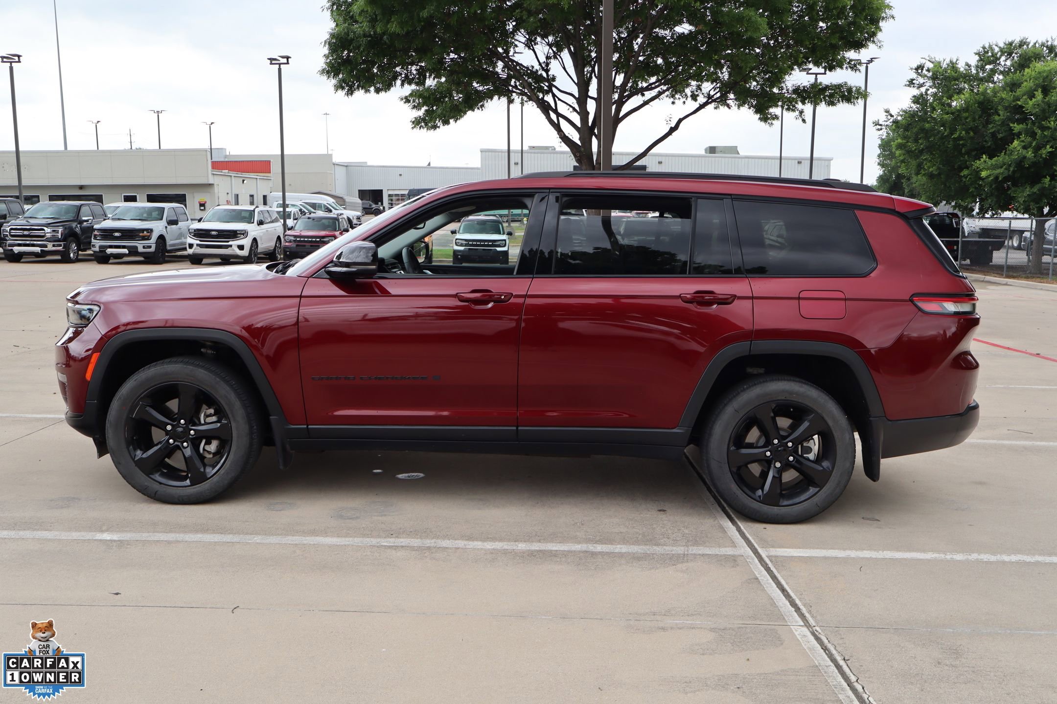 Used 2023 Jeep Grand Cherokee L Limited w/ Black Appearance Package AWD/4WD image 9
