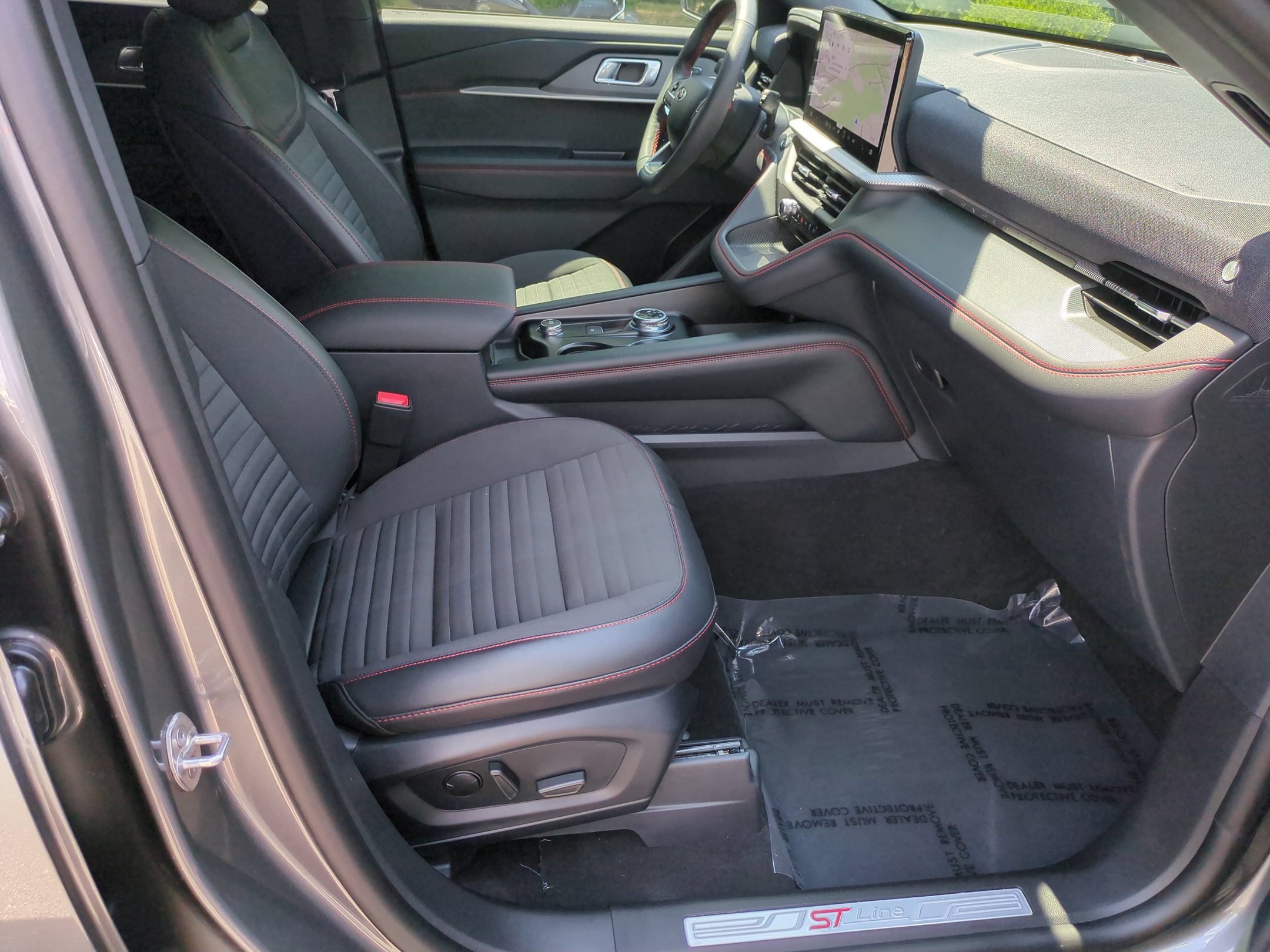 Certified 2026 Ford Explorer ST-Line w/ Premium Package RWD image 34