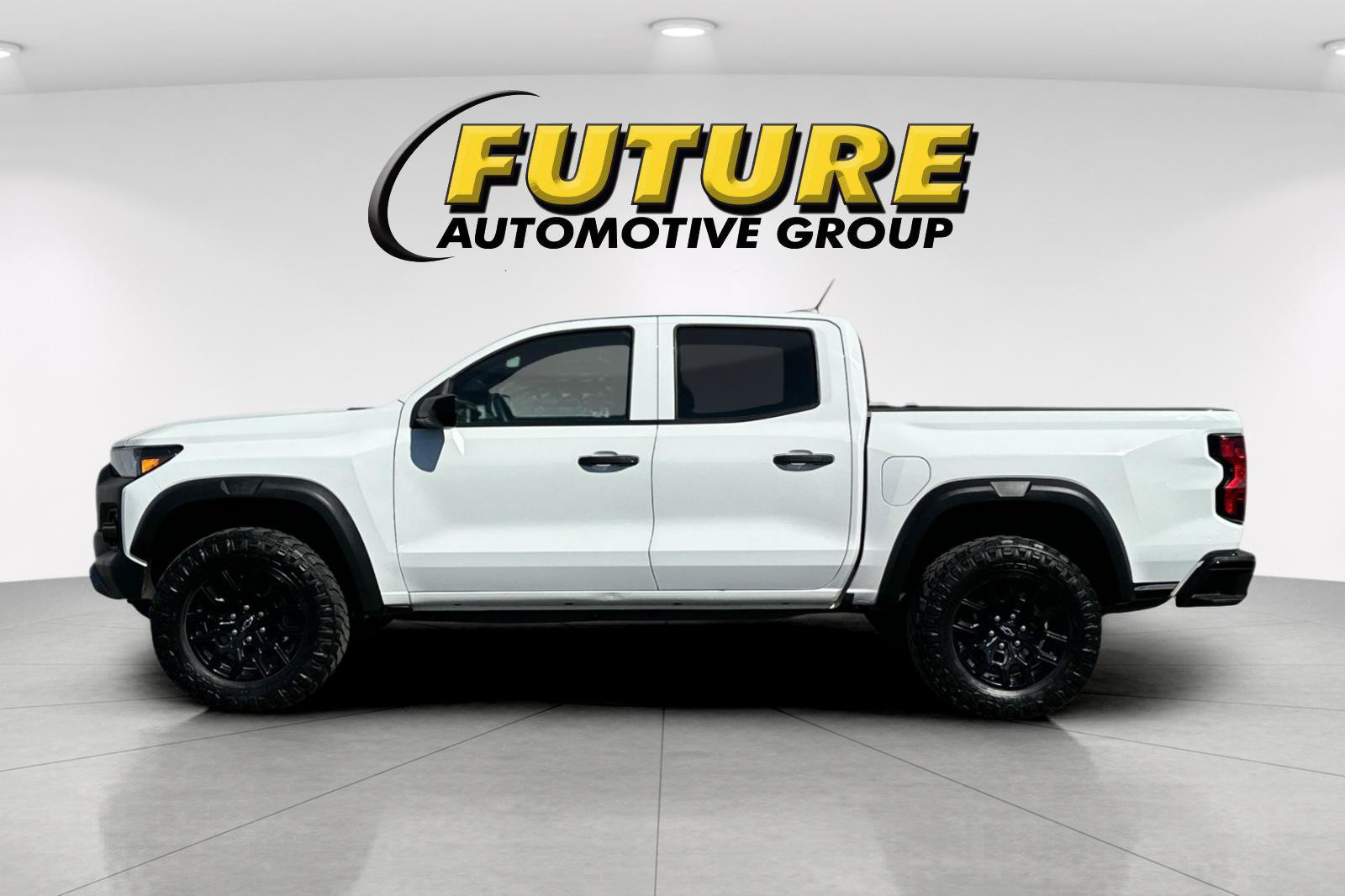 Used 2024 Chevrolet Colorado Trail Boss w/ Advanced Trailering Package AWD/4WD image 6