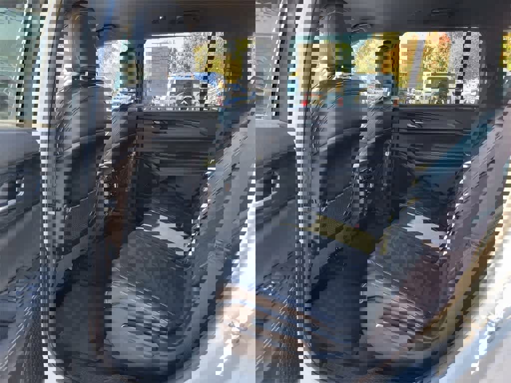 Used 2024 Jeep Grand Cherokee L Laredo image 10