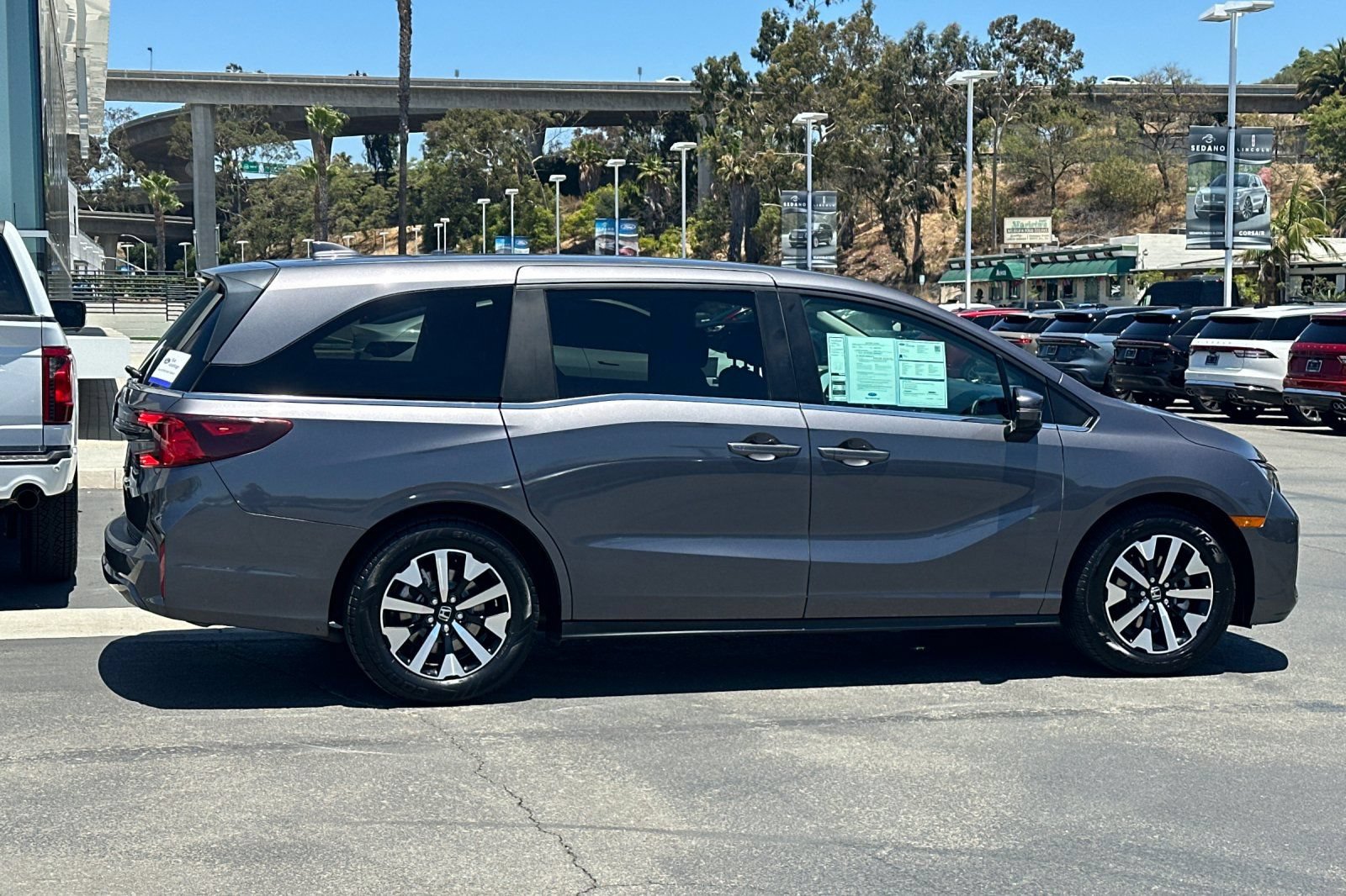 Used 2025 Honda Odyssey EX-L image 2
