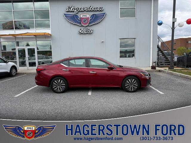 Used 2023 Nissan Altima 2.5 SV w/ SV Premium Package FWD image 1