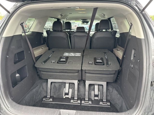 Used 2025 Kia Carnival FWD image 13
