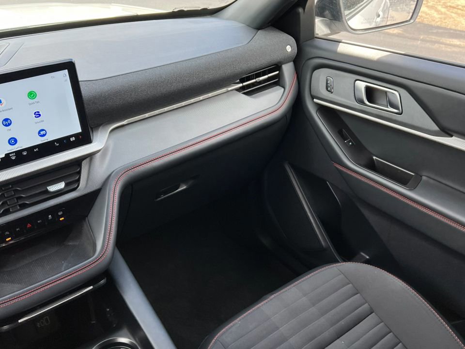 Certified 2025 Ford Explorer ST-Line image 36