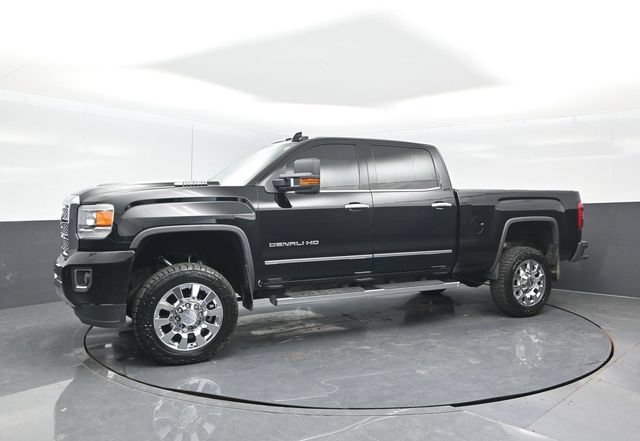 Used 2018 GMC Sierra 2500 Denali w/ Duramax Plus Package AWD/4WD image 4