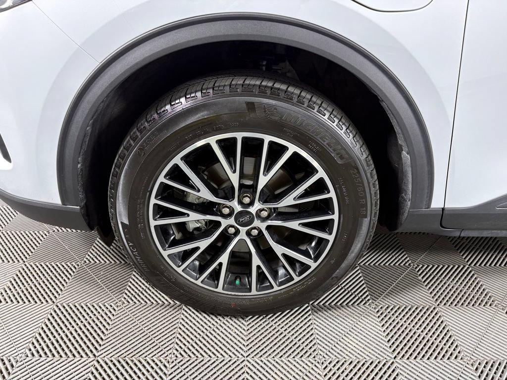 Certified 2025 Ford Escape SE FWD image 11
