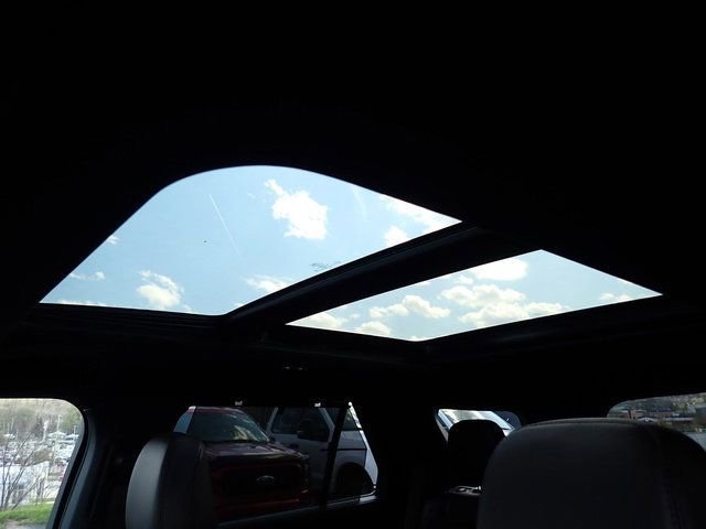 Certified 2025 Ford Explorer Platinum image 26