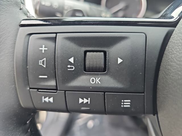 Used 2023 Nissan Rogue SV w/ SV Premium B Package FWD image 17