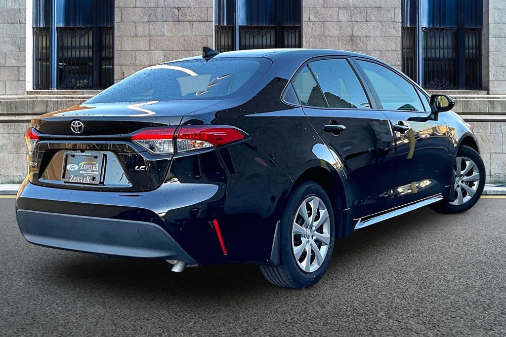 Used 2025 Toyota Corolla LE FWD image 11