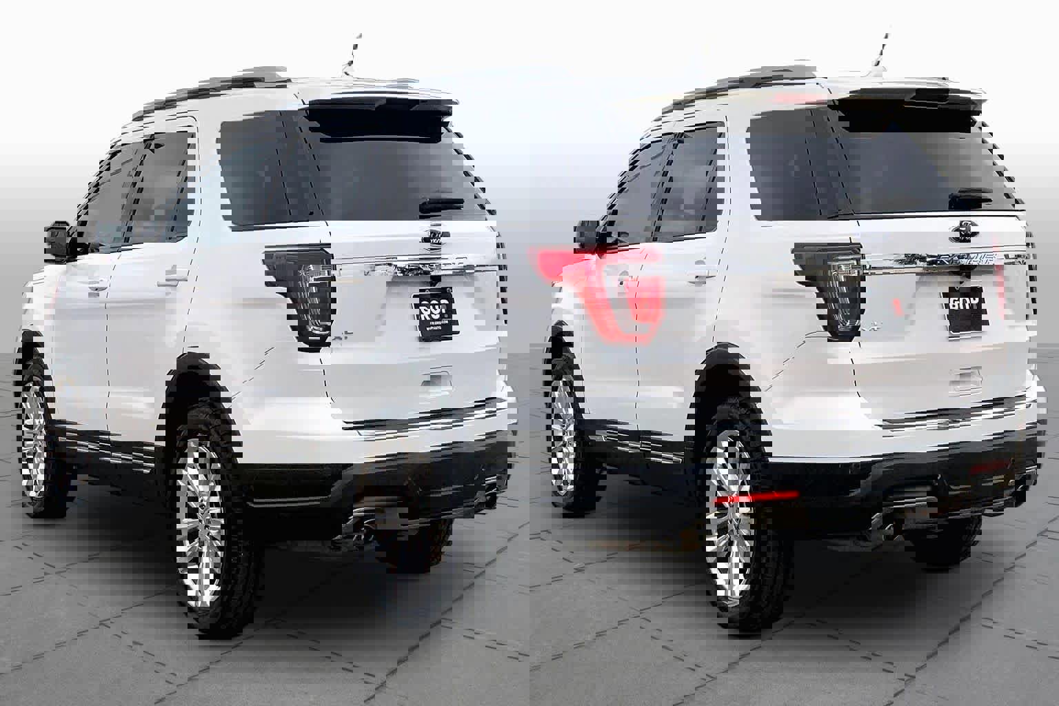 Certified 2018 Ford Explorer XLT w/ Equipment Group 202A image 4